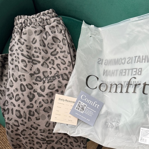 Comfrt Gray Leopard Print Joggers - Picture 1 of 4